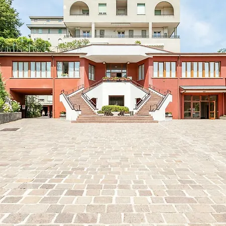 With Private Parking & Shared Pool! * Valbrona