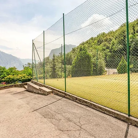 With Private Parking & Shared Pool! *