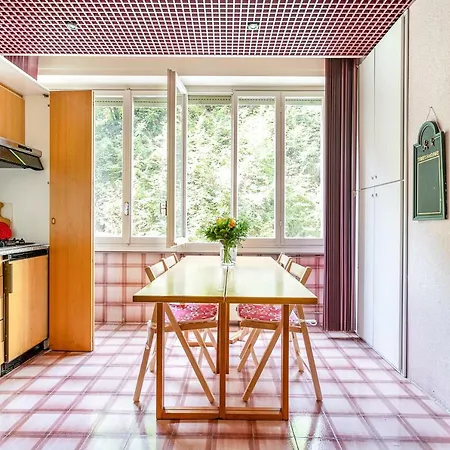 With Private Parking & Shared Pool! Appartement Valbrona