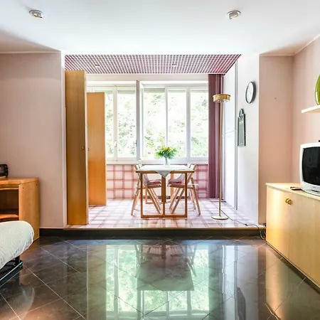 With Private Parking & Shared Pool! *