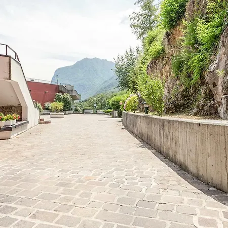 Apartment With Private Parking & Shared Pool!